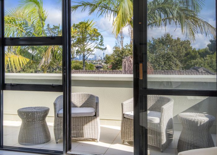  at 2/27 Northboro Road, Hauraki, Auckland