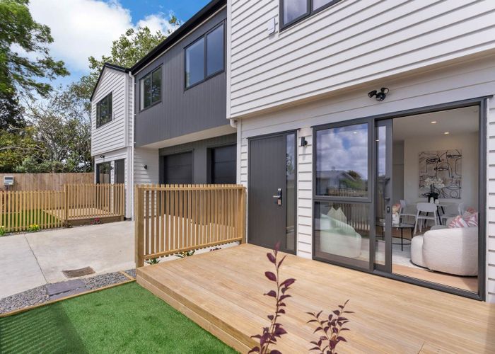  at 8B Devonshire Road, Unsworth Heights, North Shore City, Auckland