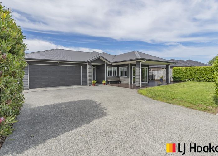  at 3 Drumkeen Place, Rosehill, Papakura