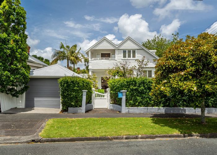  at 5 Turnbull Road, Narrow Neck, Auckland