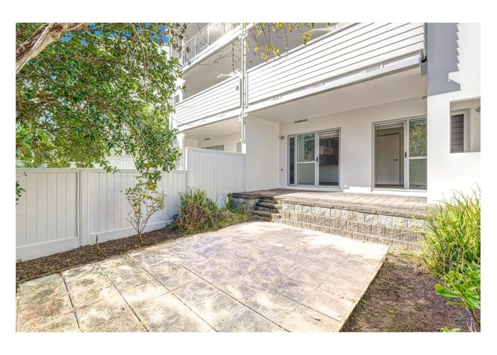 at B2/60 Masons Road, Albany, North Shore City, Auckland