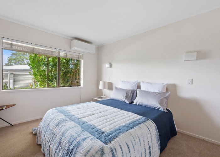  at 3/3 Peter Terrace, Castor Bay, Auckland