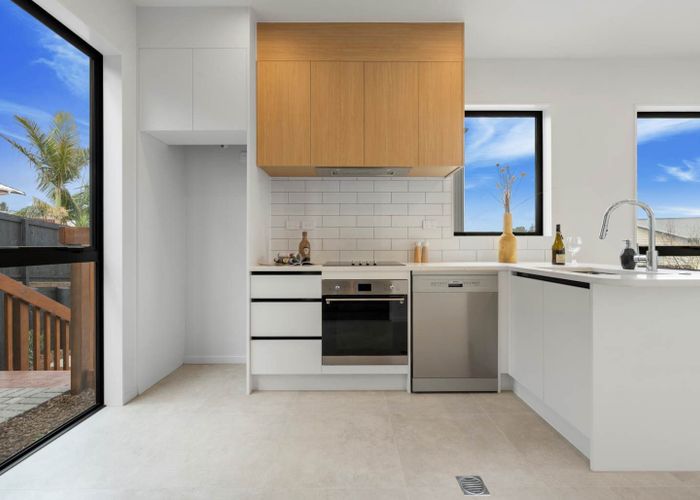  at 82 Rosewarne, Glendene, Waitakere City, Auckland