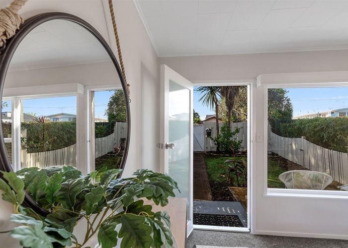  at 2/67 Vauxhall Road, Devonport, Auckland