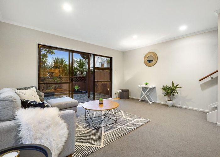  at 1/6 Sunnydale Place, Albany, North Shore City, Auckland