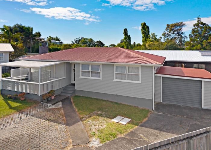  at 1/11 Firle Place, Green Bay, Waitakere City, Auckland