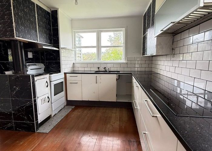  at 52 Seymour Road, Sunnyvale, Waitakere City, Auckland