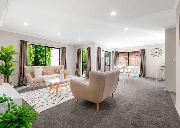  at 11 Shrule Place, Huntington, Hamilton