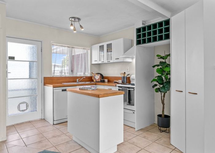  at 2/17 Crossfield Road, Glendowie, Auckland