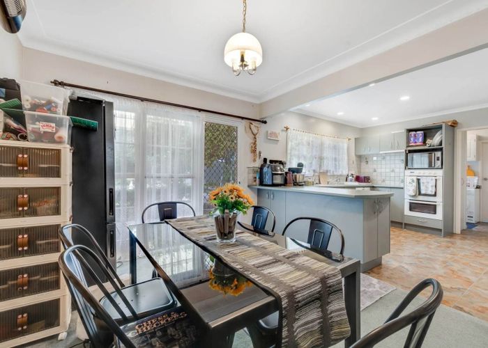  at 11 Fratley Avenue, Farm Cove, Auckland