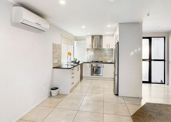 at 11 Lowburn Place, Clover Park, Manukau City, Auckland