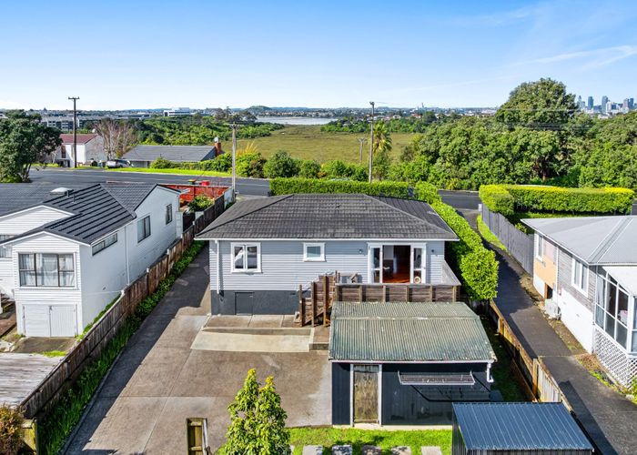  at 1/74 college road, Northcote, North Shore City, Auckland