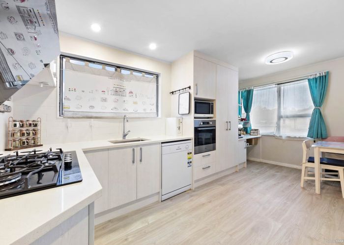  at 1/76 Luanda Drive, Ranui, Auckland