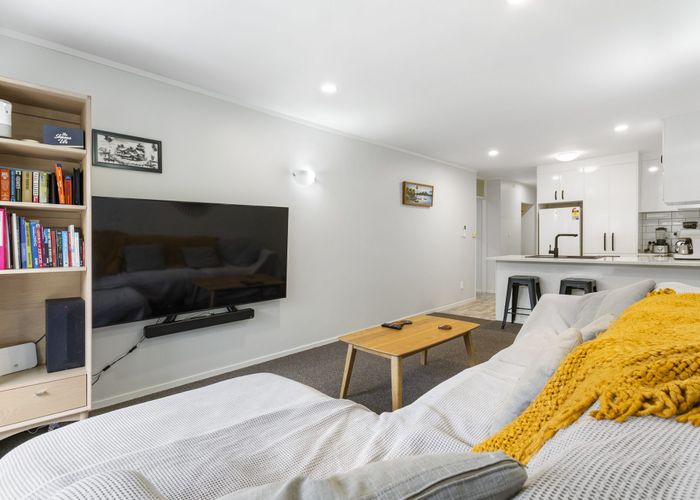  at 1/25A Vine Street, Mangere East, Auckland