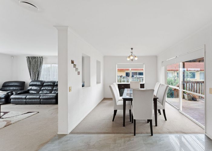  at 196 Botany Road, Botany Downs, Auckland