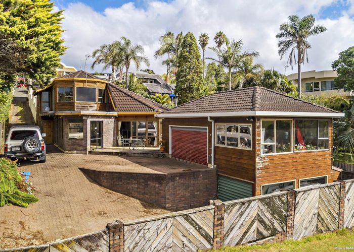  at 2/53 Churchill Road, Murrays Bay, Auckland