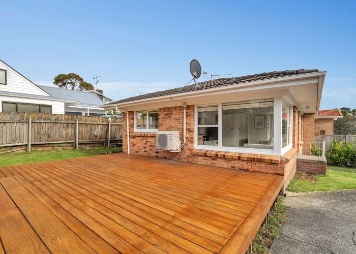  at 2/8 Wykeham Pl, Glenfield, North Shore City
