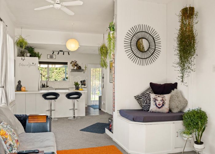  at 4 Chaucer Street, Milton, Milton