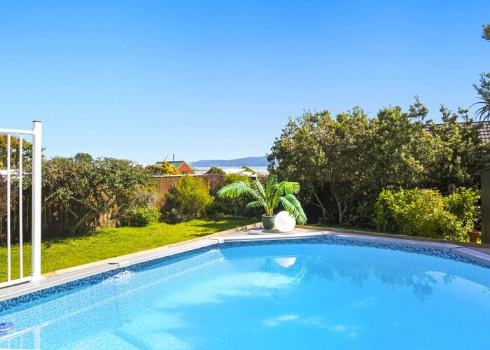  at 42 Hicks Crescent, Waikanae Beach, Kapiti Coast, Wellington