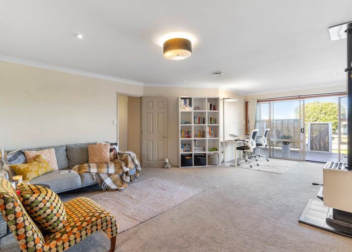  at 6 Andrew Road, Howick, Manukau City, Auckland