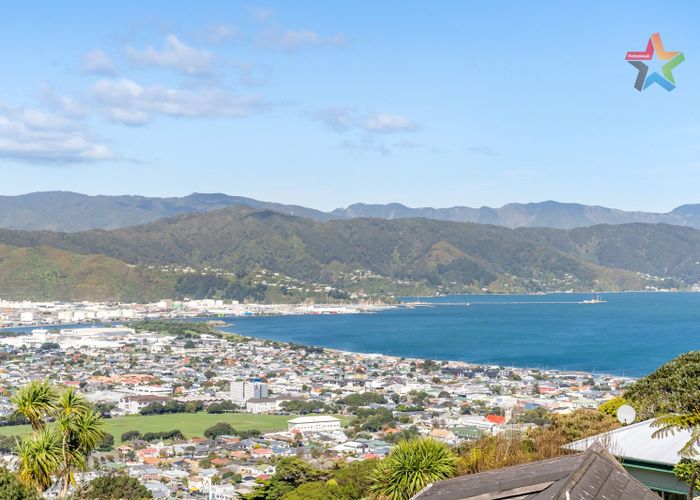  at 4 Akatea Road, Korokoro, Lower Hutt