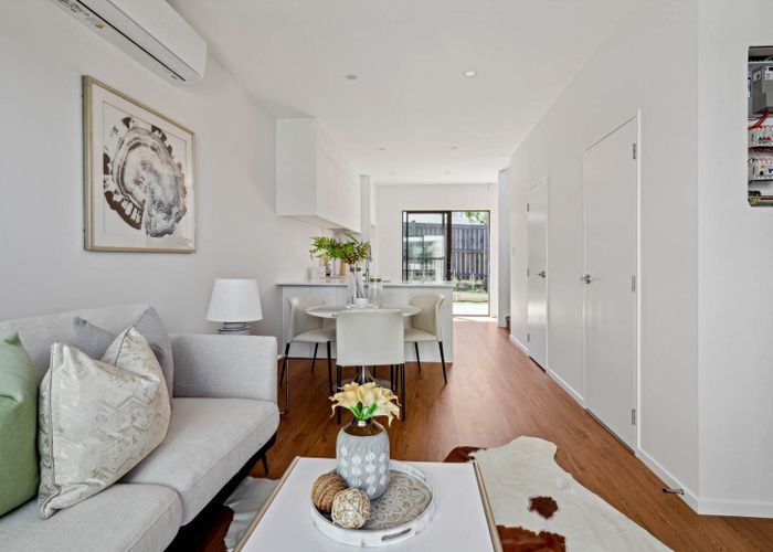  at 4/12 Woodhouse Place, West Harbour, Waitakere City, Auckland