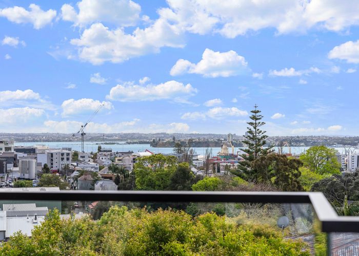  at 4/10 St Georges Bay Road, Parnell, Auckland City, Auckland