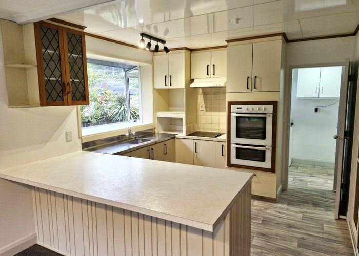  at 79 Hall Street, Cobden, Grey, West Coast