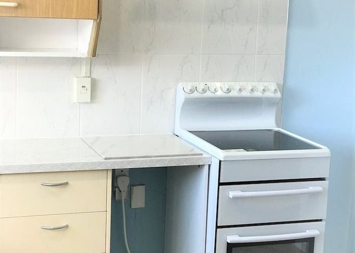  at 12 Court Town Close, Mangere, Auckland