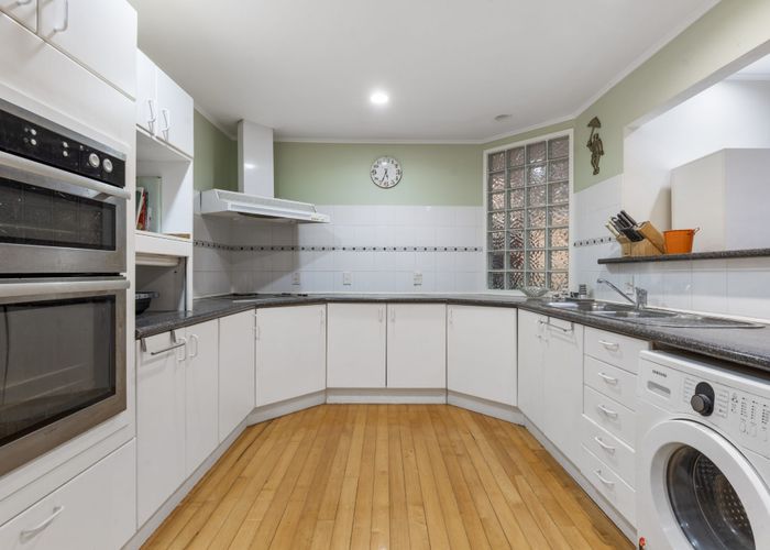  at 16 Berne Place, Birkenhead, North Shore City, Auckland