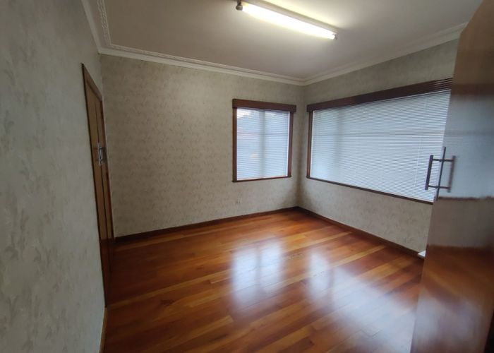  at 207 Titirangi Road, Titirangi, Waitakere City, Auckland