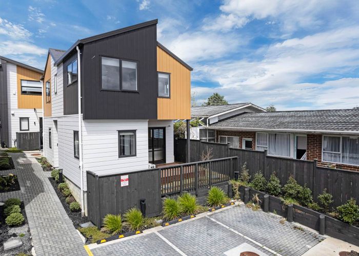  at 7/10 Newington Road, Henderson, Waitakere City, Auckland