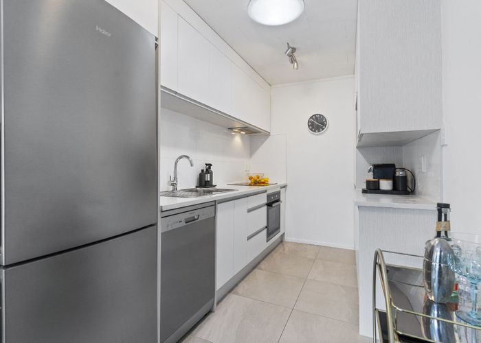  at 4/21 Houghton Street, Meadowbank, Auckland