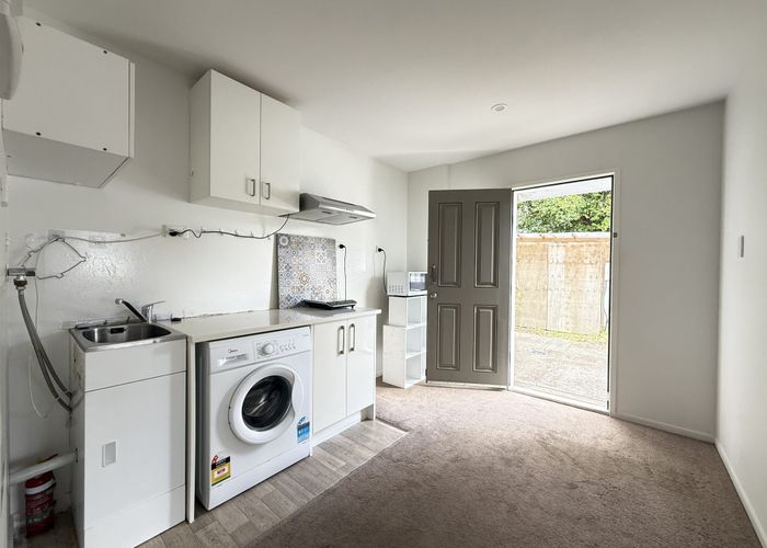  at 471A East Coast Rd, Murrays Bay, North Shore City, Auckland