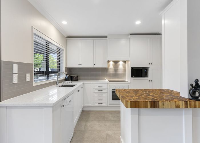  at 2/9 Perendale Close, Somerville, Manukau