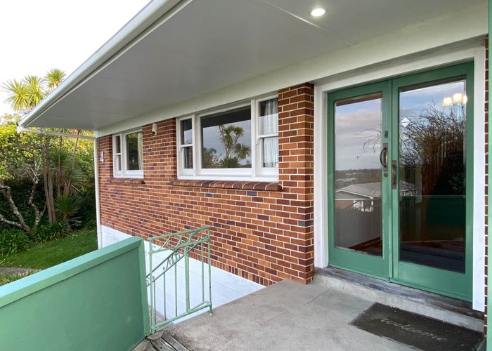  at 4 Alton Avenue, Hillcrest, Auckland
