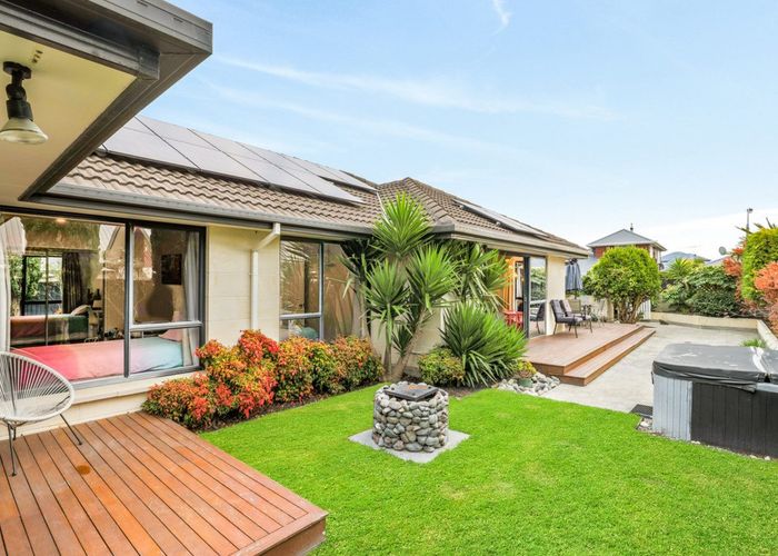  at 3 Hunt Lane, Avondale, Christchurch