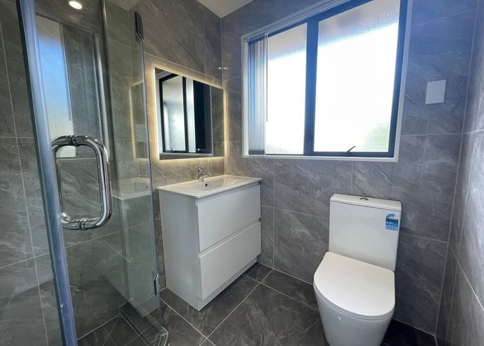  at 2/35A Somerset Road, Mount Roskill, Auckland City, Auckland