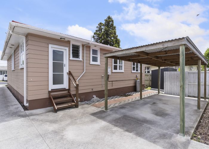  at 33 Cobham Crescent, Kelston, Waitakere City, Auckland