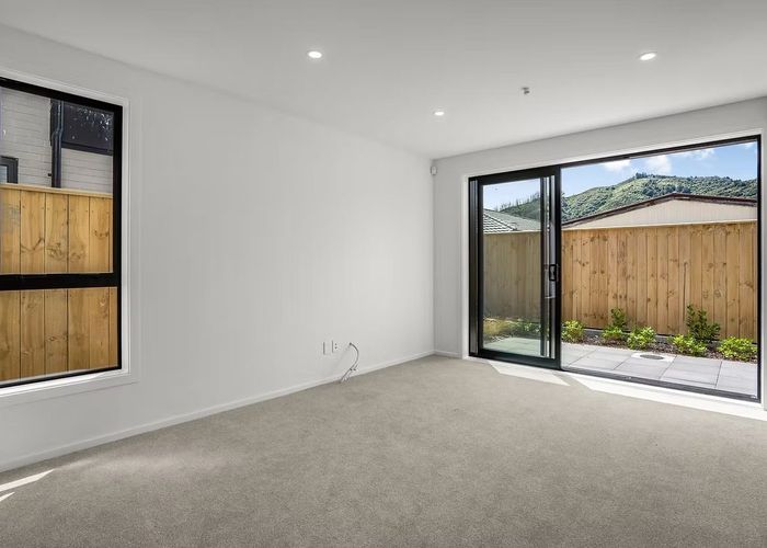  at 8/27 Main Road, Wainuiomata, Lower Hutt, Wellington