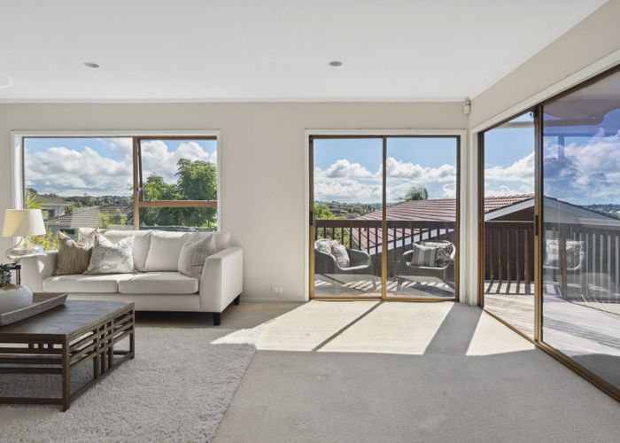  at 2/10 Ridge Road, Waiake, Auckland