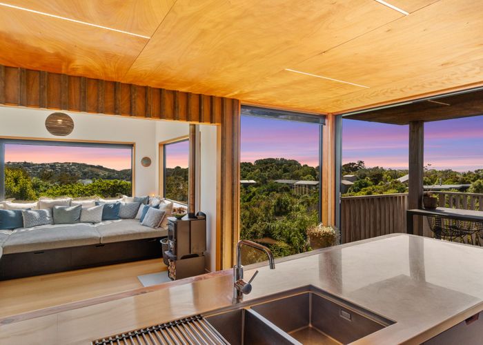  at 27 Queens Drive, Oneroa, Waiheke Island, Auckland