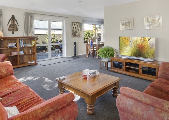  at 14 Whiting Drive, Wakefield, Wakefield