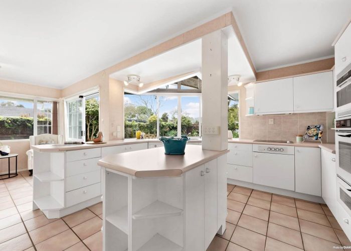  at 1 Holly Way, Sunnyhills, Auckland