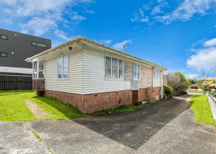  at 206 Sunnynook Road, Totara Vale, Auckland