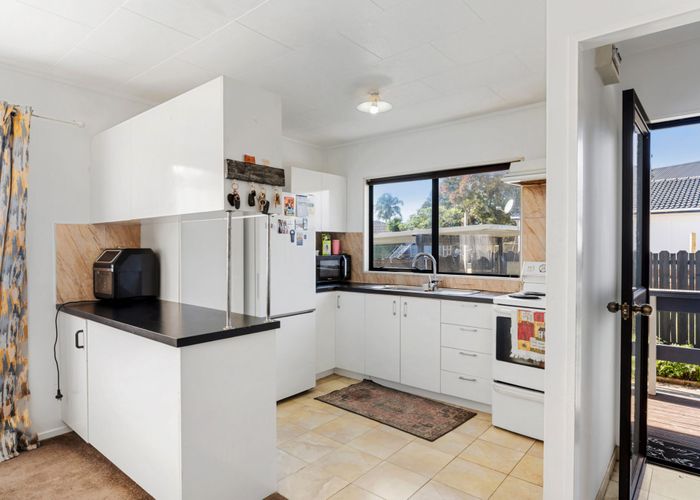  at 8 Zurich Place, Weymouth, Manukau City, Auckland
