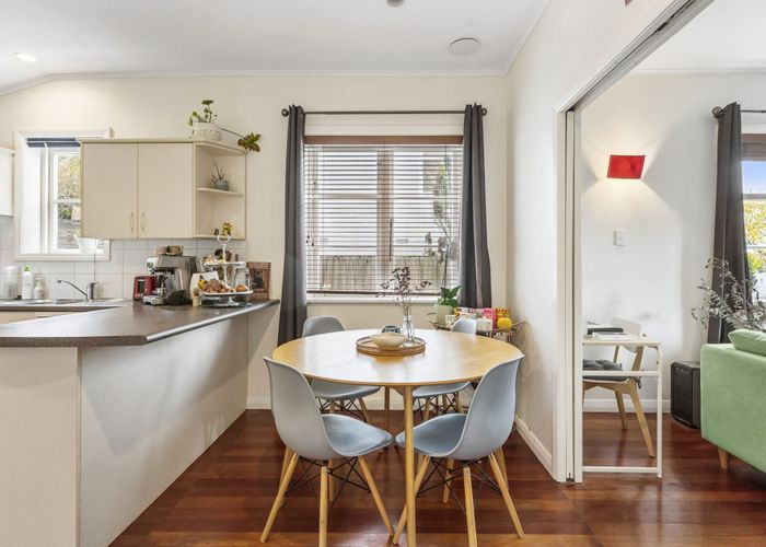  at 48 Waiohua Road, Greenlane, Auckland City, Auckland