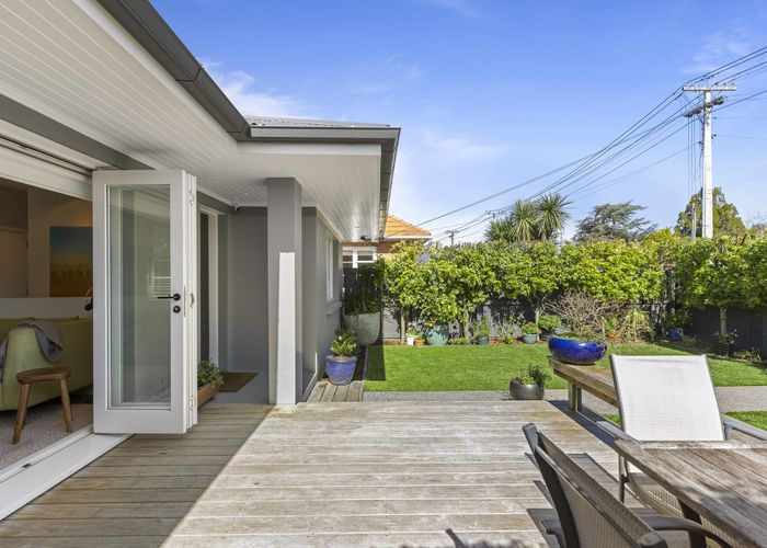 Free property data for 21 Riro Street, Point Chevalier, Auckland