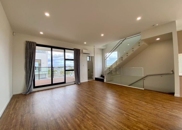  at 8/954 East Coast Road, Northcross, North Shore City, Auckland