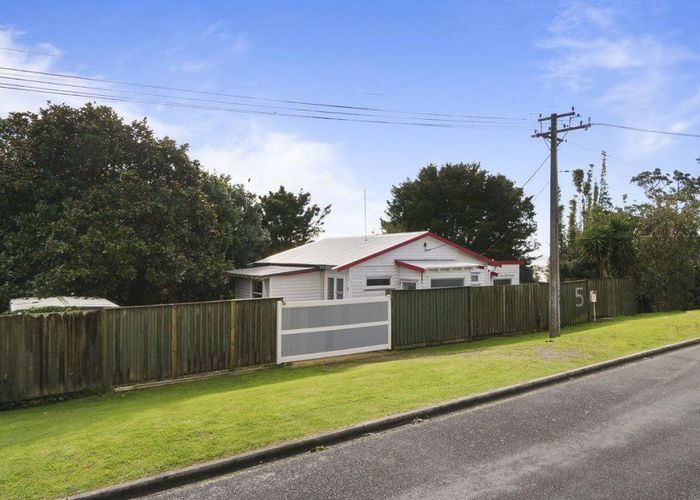  at 5 Argyle Road, Browns Bay, North Shore City, Auckland